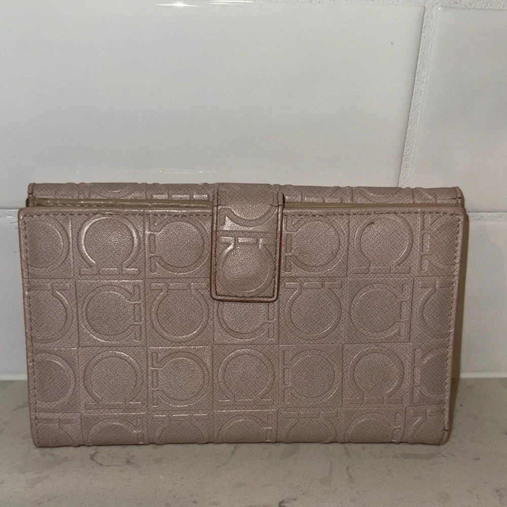 Salvatore Ferragamo Gancini continental  Pink Embossed wallet